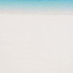 青い海と白いビーチのA4サイズ背景素材