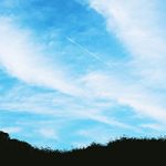 青い空と雲のA4サイズ素材