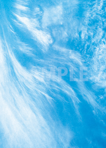 青い空と流れる雲のA4サイズ背景素材