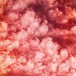 赤く色づけた空と雲のA4サイズ背景素材