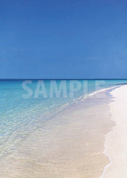 青空と透き通る海のA4サイズ背景素材