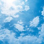 青空と雲のA4サイズ背景素材