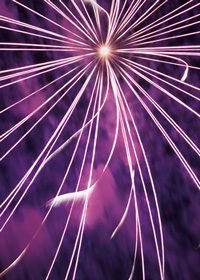 放射状に広がる紫色の花火のA4サイズ背景素材