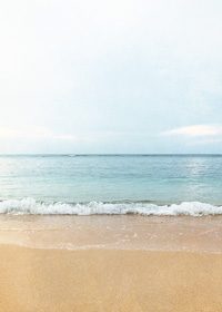 砂浜とさざ波のA4サイズ背景素材