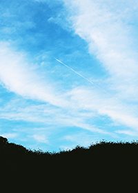 青い空と雲のA4サイズ素材